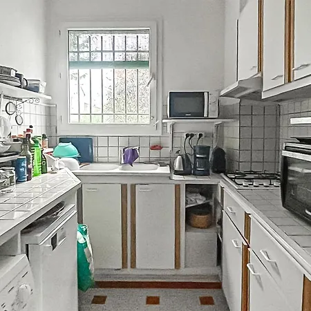 4 Bedroom Cozy In Royan