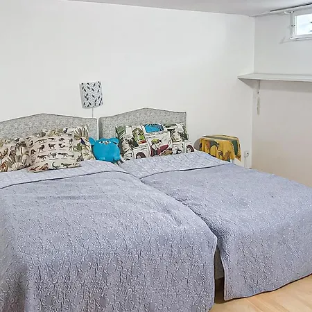4 Bedroom Cozy In Сasa de vacaciones